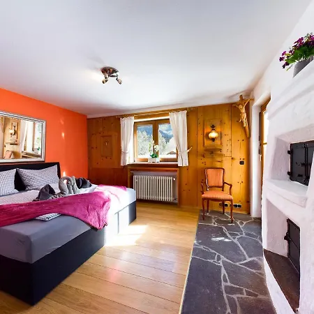 Schnitzerstube Apartment Mittenwald